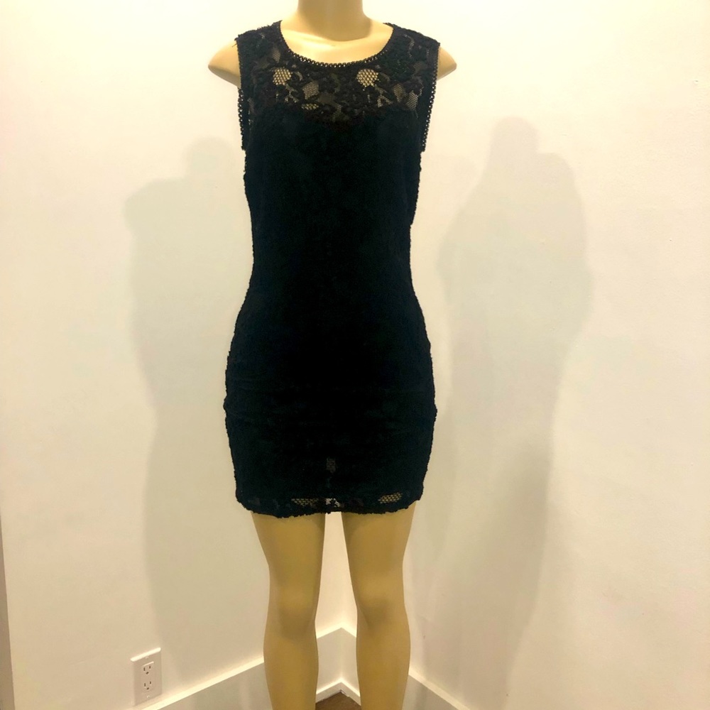 Gorgeous black mini dress!